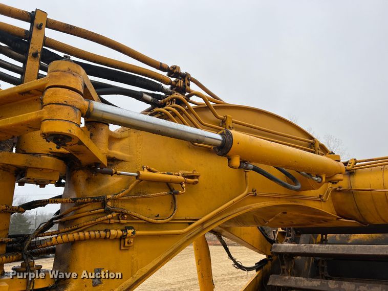 image for item JU9748 1979 John Deere 762  elevating scraper