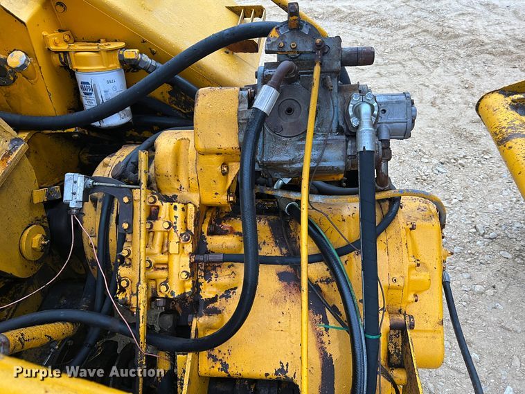 image for item JU9748 1979 John Deere 762  elevating scraper