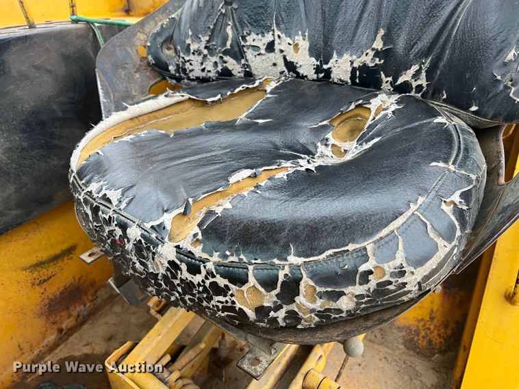 image for item JU9748 1979 John Deere 762  elevating scraper