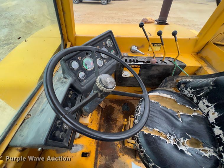 image for item JU9748 1979 John Deere 762  elevating scraper