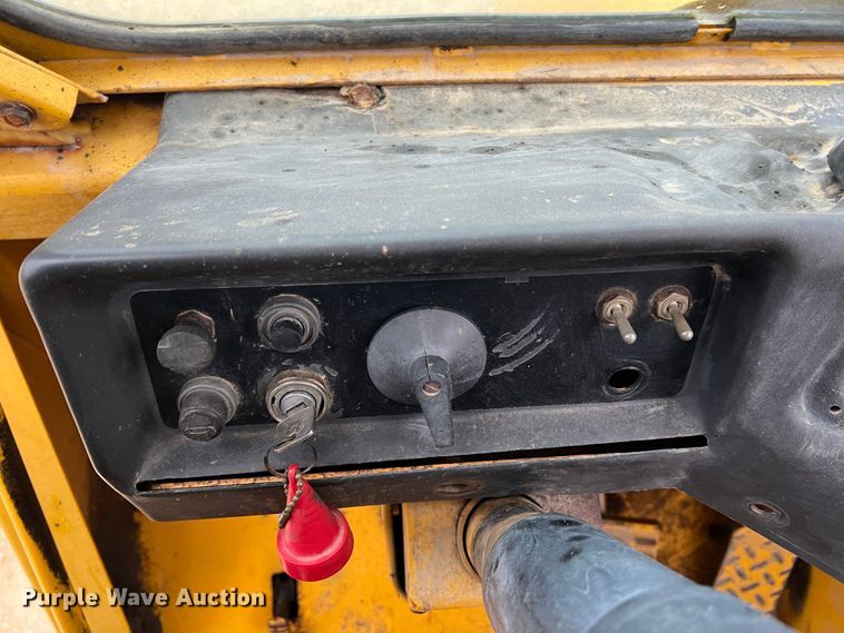 image for item JU9748 1979 John Deere 762  elevating scraper