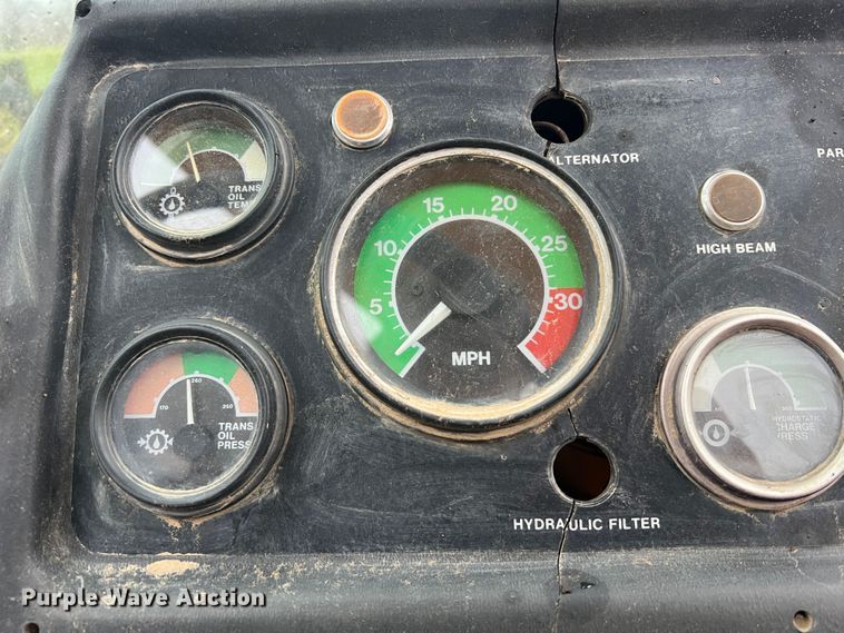 image for item JU9748 1979 John Deere 762  elevating scraper