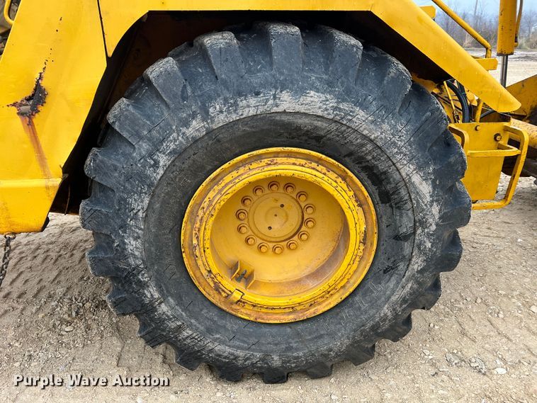 image for item JU9748 1979 John Deere 762  elevating scraper