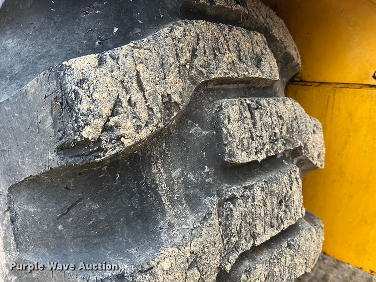 image for item JU9748 1979 John Deere 762  elevating scraper