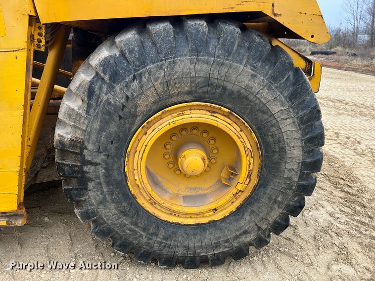 image for item JU9748 1979 John Deere 762  elevating scraper