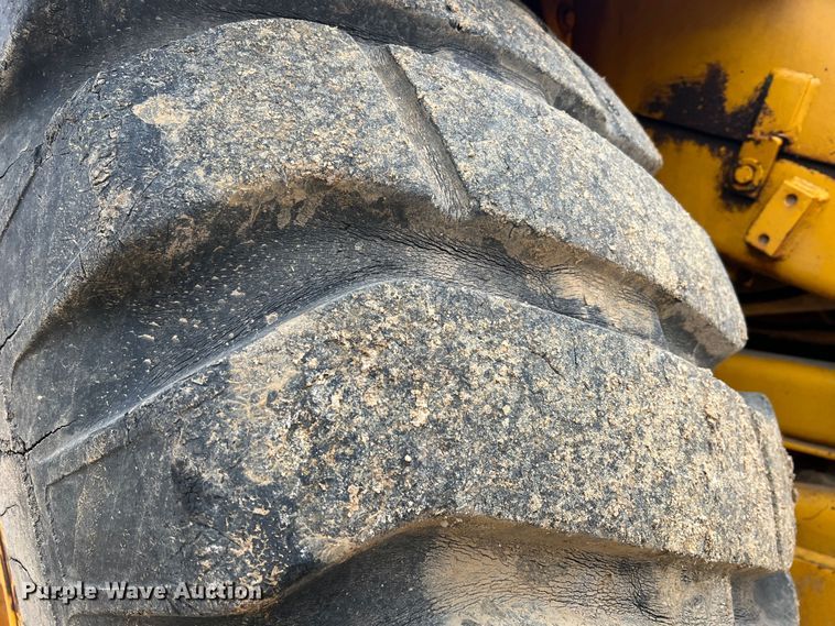 image for item JU9748 1979 John Deere 762  elevating scraper