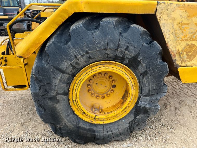 image for item JU9748 1979 John Deere 762  elevating scraper