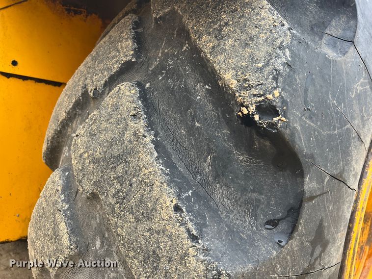 image for item JU9748 1979 John Deere 762  elevating scraper