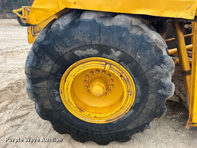 image for item JU9748 1979 John Deere 762  elevating scraper