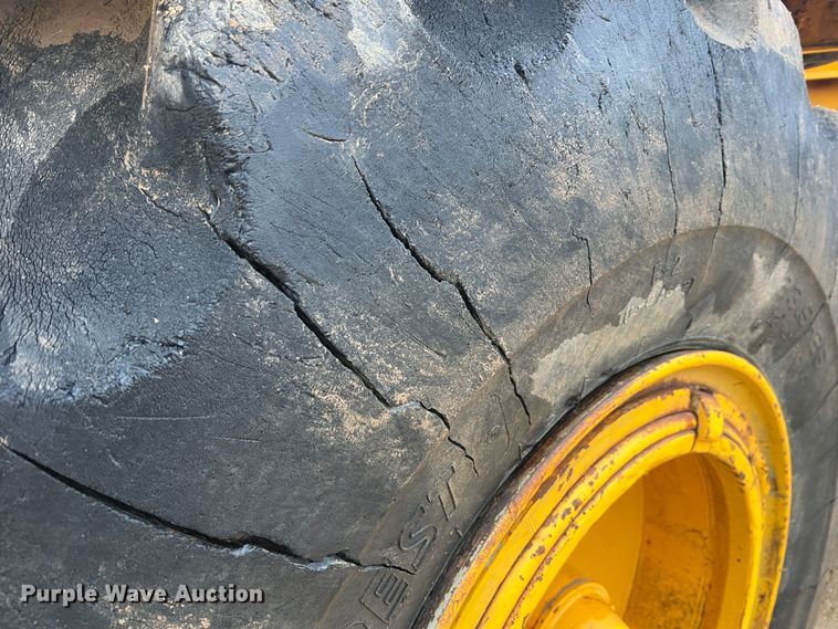 image for item JU9748 1979 John Deere 762  elevating scraper