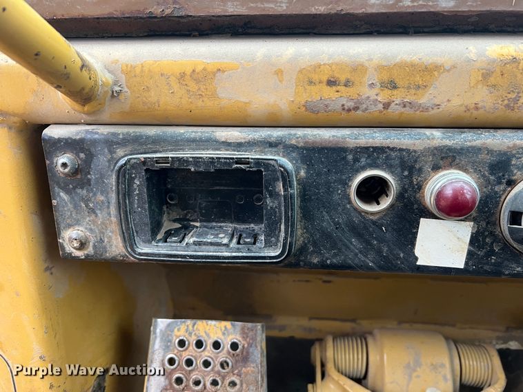 image for item JU9754 1997 Caterpillar 963B  track loader