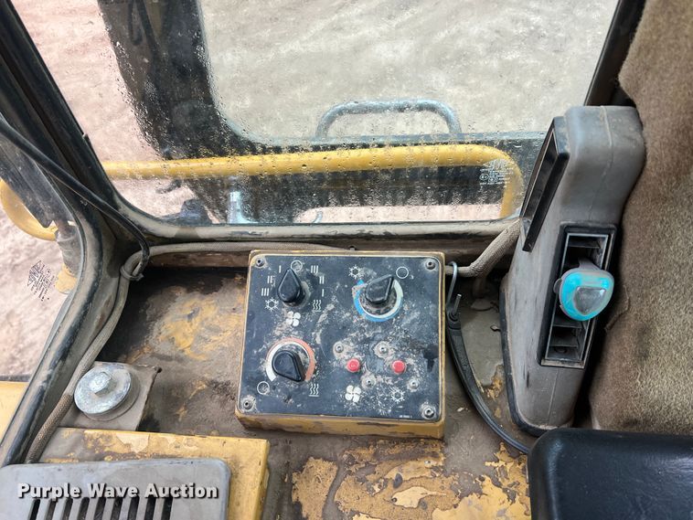 image for item JU9754 1997 Caterpillar 963B  track loader