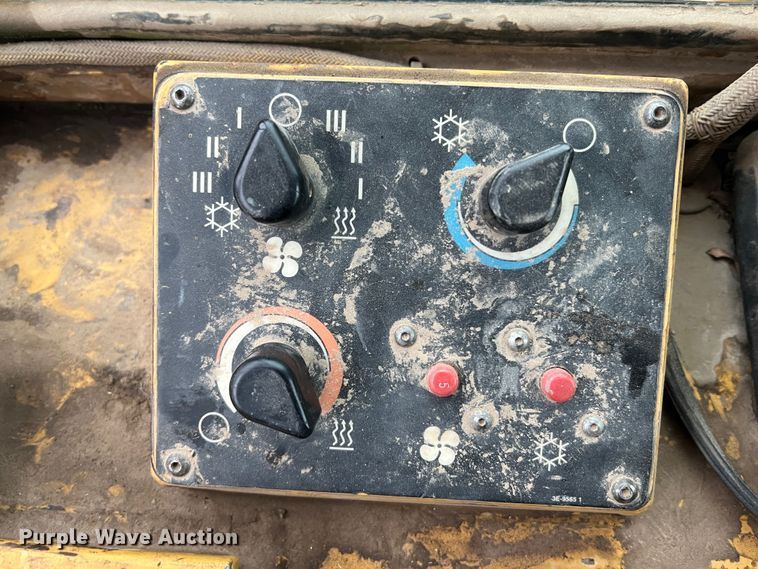 image for item JU9754 1997 Caterpillar 963B  track loader