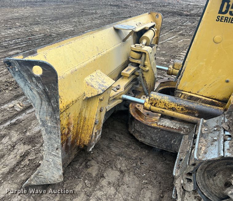 image for item JU9755 1990 Caterpillar D5H  dozer