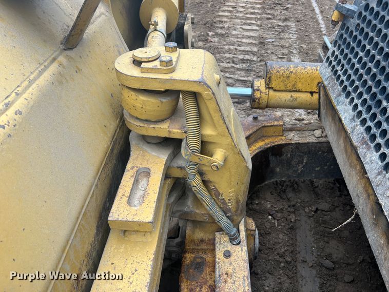 image for item JU9755 1990 Caterpillar D5H  dozer