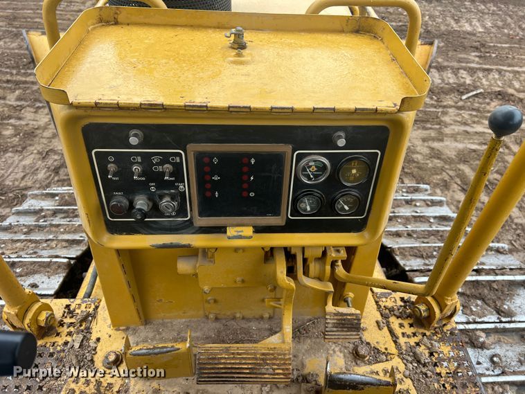 image for item JU9755 1990 Caterpillar D5H  dozer
