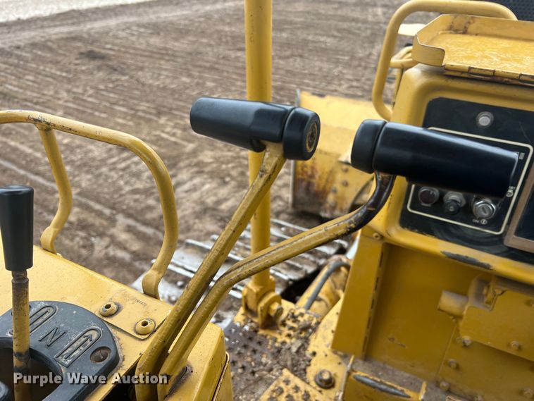image for item JU9755 1990 Caterpillar D5H  dozer