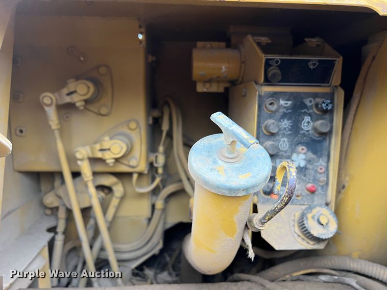 image for item JU9755 1990 Caterpillar D5H  dozer