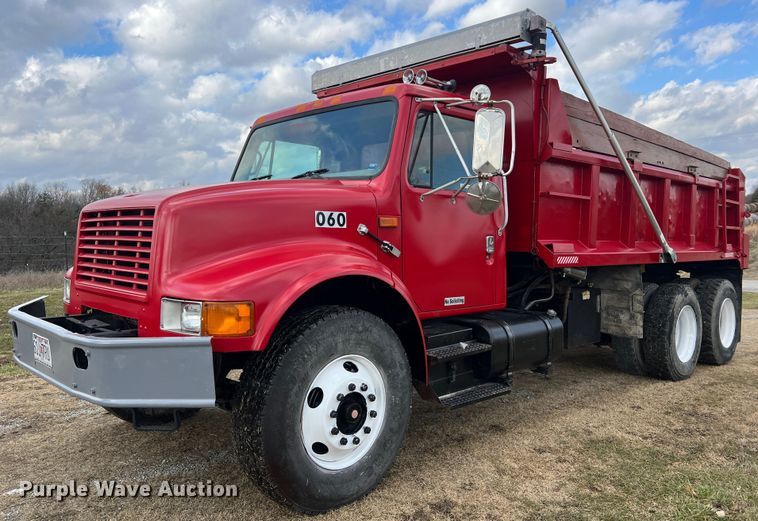 image for item JU9785 1998 International 4900  dump truck