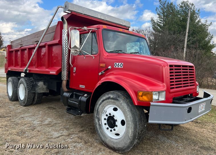 image for item JU9785 1998 International 4900  dump truck