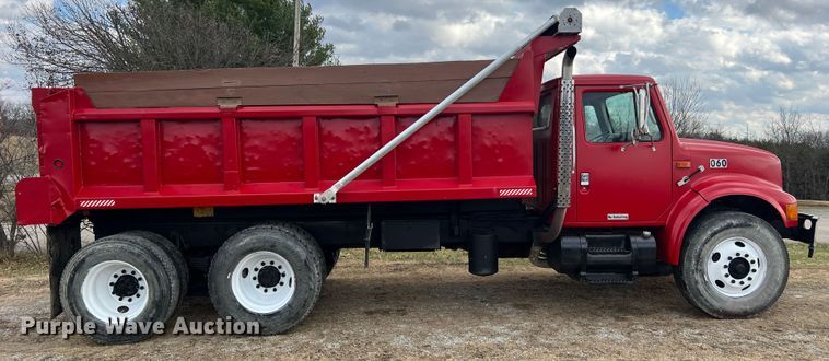 image for item JU9785 1998 International 4900  dump truck