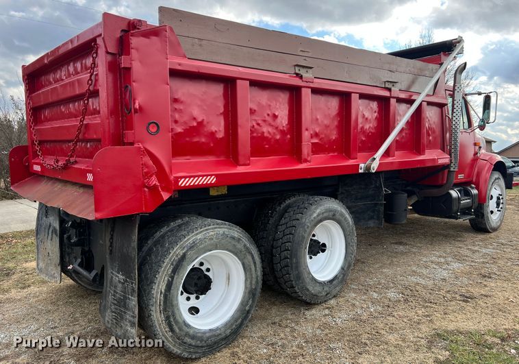 image for item JU9785 1998 International 4900  dump truck