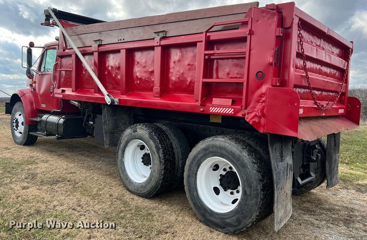 image for item JU9785 1998 International 4900  dump truck