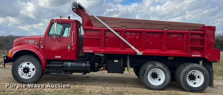 image for item JU9785 1998 International 4900  dump truck
