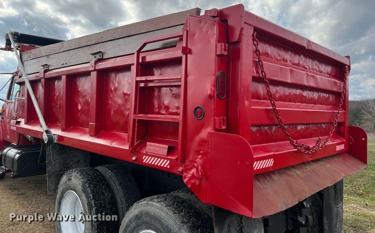 image for item JU9785 1998 International 4900  dump truck