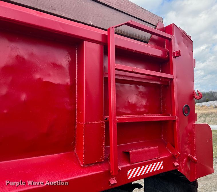 image for item JU9785 1998 International 4900  dump truck