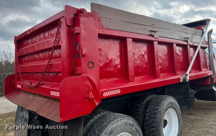 image for item JU9785 1998 International 4900  dump truck