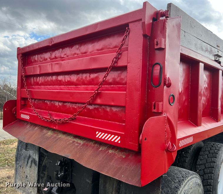 image for item JU9785 1998 International 4900  dump truck