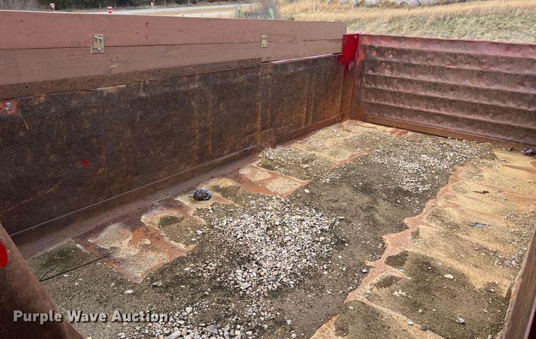 image for item JU9785 1998 International 4900  dump truck