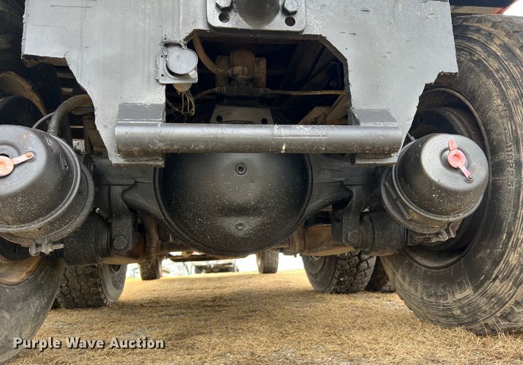 image for item JU9785 1998 International 4900  dump truck