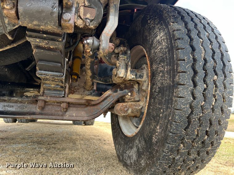 image for item JU9785 1998 International 4900  dump truck