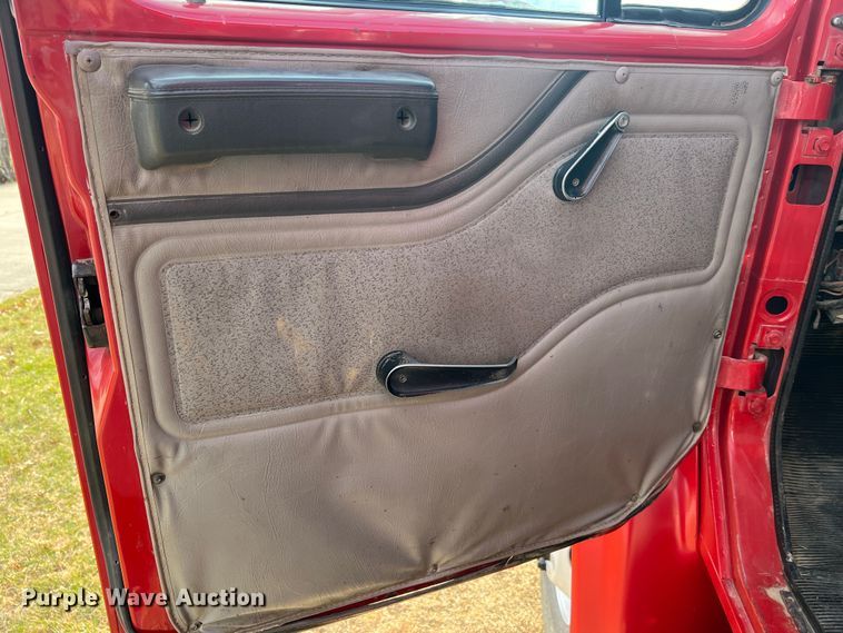 image for item JU9785 1998 International 4900  dump truck