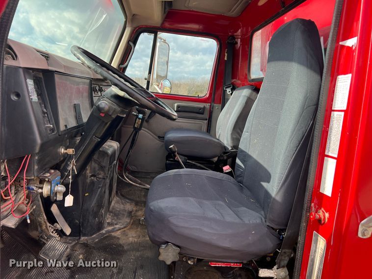 image for item JU9785 1998 International 4900  dump truck