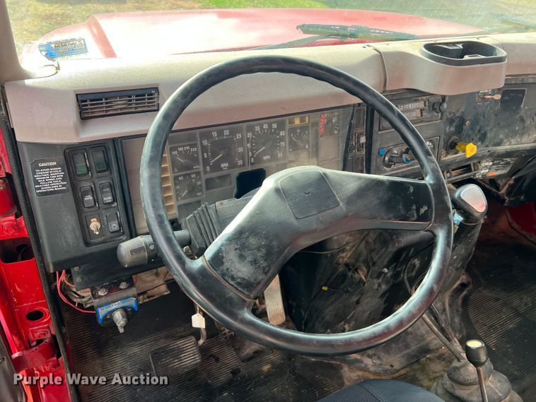 image for item JU9785 1998 International 4900  dump truck