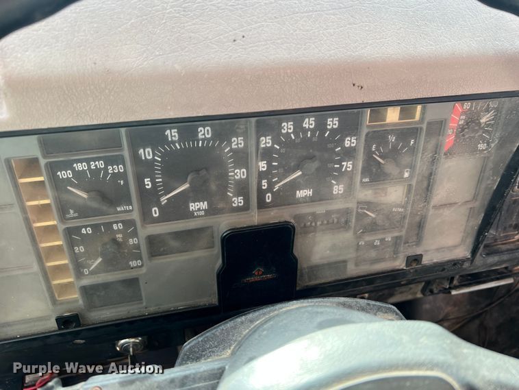 image for item JU9785 1998 International 4900  dump truck