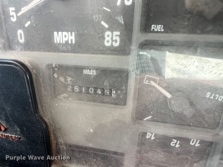 image for item JU9785 1998 International 4900  dump truck