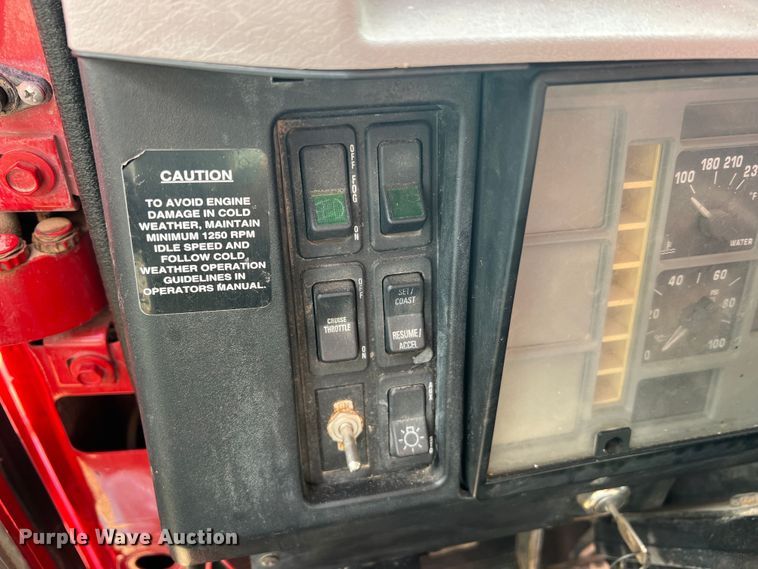 image for item JU9785 1998 International 4900  dump truck