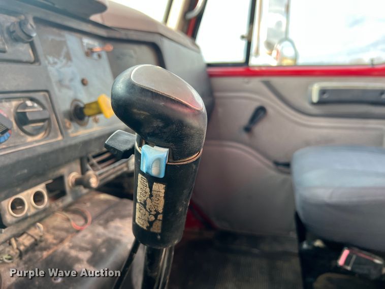 image for item JU9785 1998 International 4900  dump truck