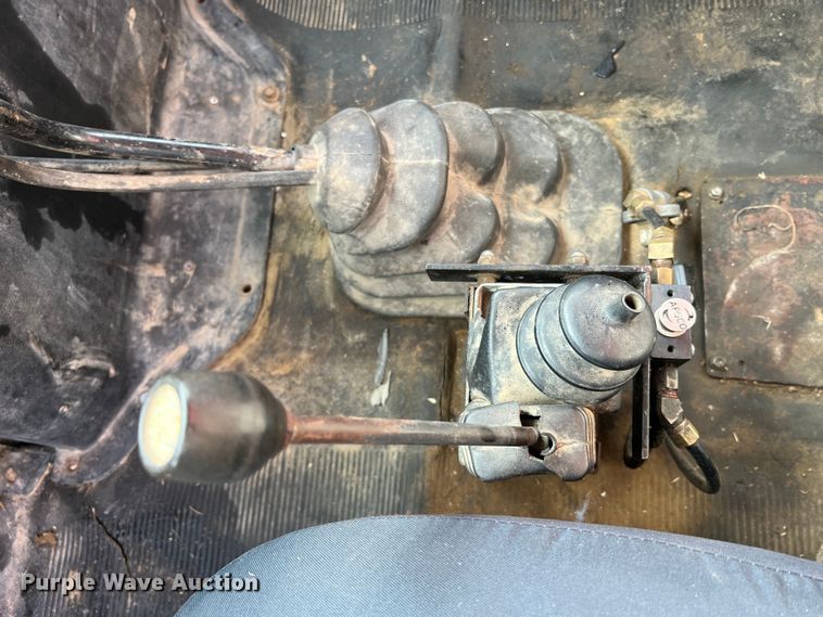 image for item JU9785 1998 International 4900  dump truck