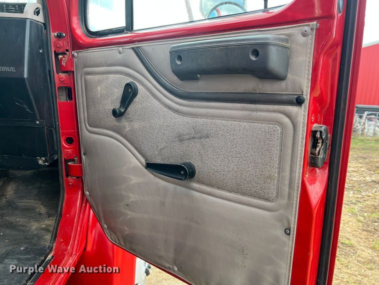 image for item JU9785 1998 International 4900  dump truck