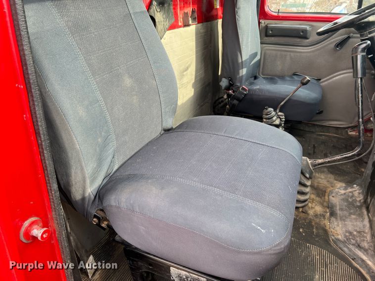 image for item JU9785 1998 International 4900  dump truck