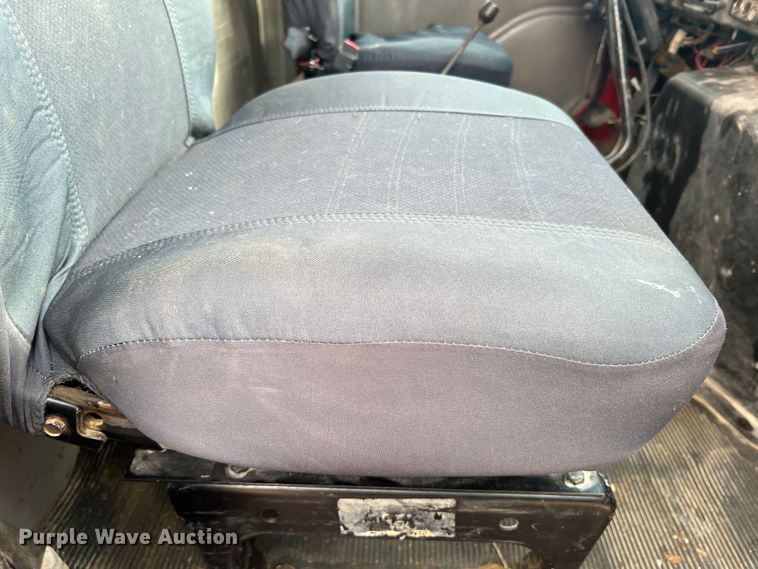 image for item JU9785 1998 International 4900  dump truck