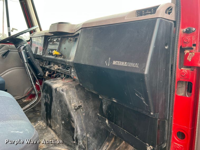 image for item JU9785 1998 International 4900  dump truck