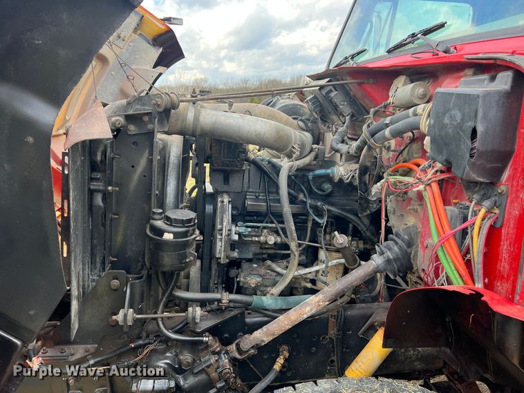 image for item JU9785 1998 International 4900  dump truck