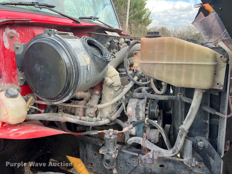 image for item JU9785 1998 International 4900  dump truck