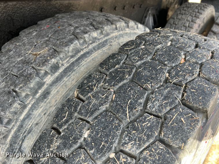 image for item JU9785 1998 International 4900  dump truck